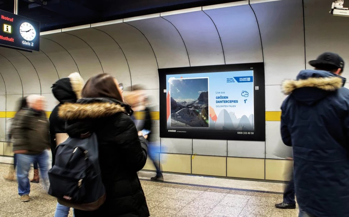 Ströers DooH-Screens, unter anderem das Infoscreen-Netzwerk, sind für einen bedeutenden Teil des Wachstums verantwortlich. (Foto: Ströer)