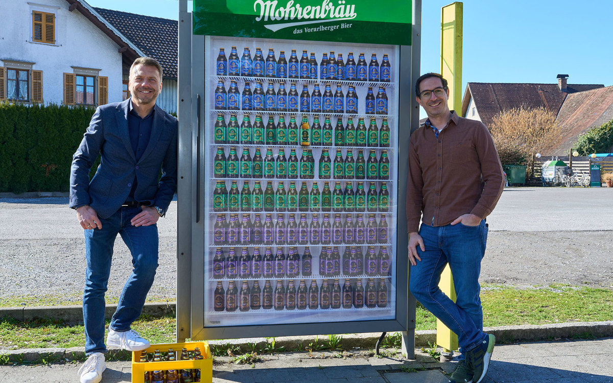 Willi Bonjsak von Epamedia (links) mit Mohrenbräu-Marketing-Leiter Andreas Linder (Foto: EPAMEDIA)