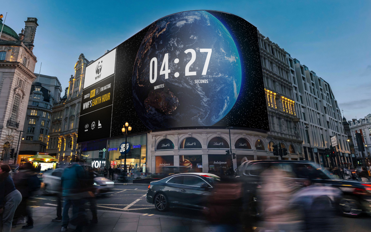 Countdown zur Earth Hour 2024 auf dem Piccadilly-Lights-Screen (Foto: Ocean Outdoor)