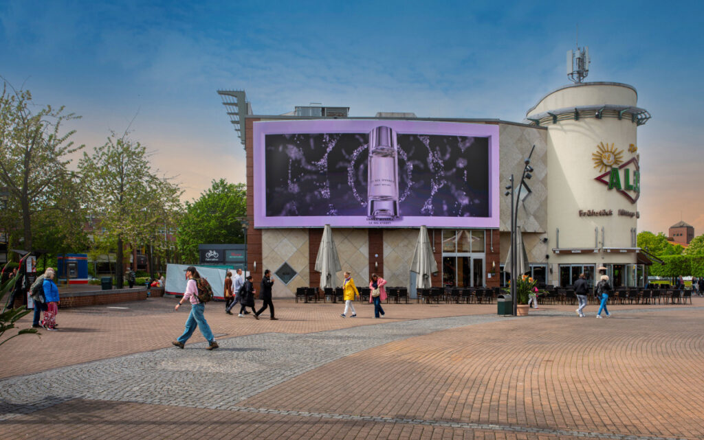 Der DooH-Screen "Centro Lights" von Ocean Outdoor. (Foto: Ocean Outdoor)
