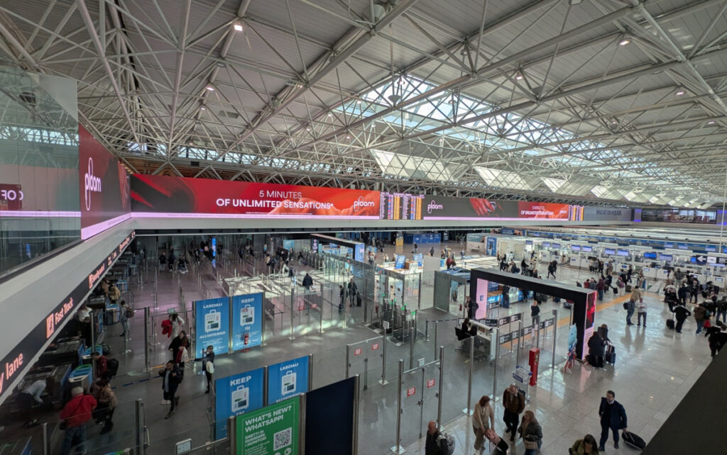 Mega-LED am Flughafen Fiumicino in Rom (Fot: invidis)