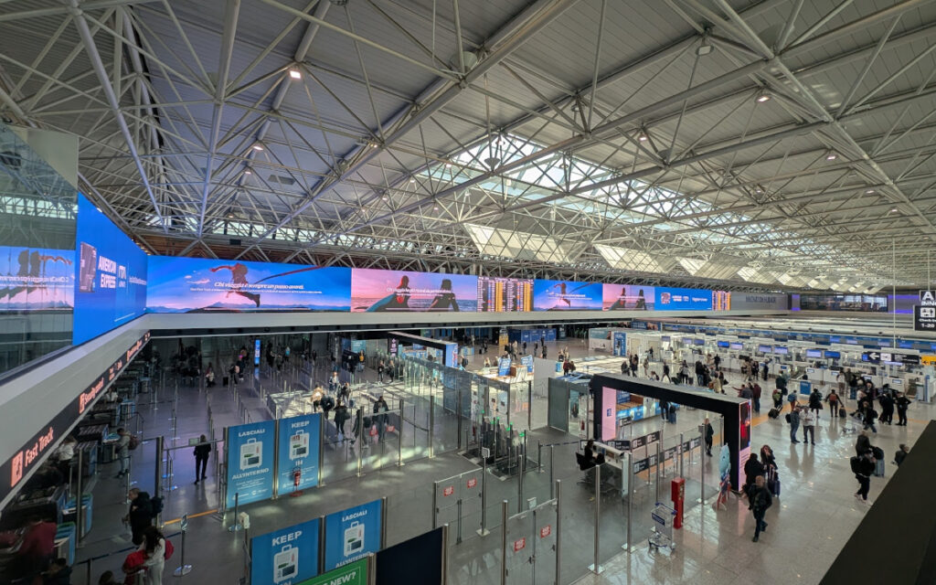 Mega-LED am Flughafen Fiumicino in Rom (Fot: invidis)