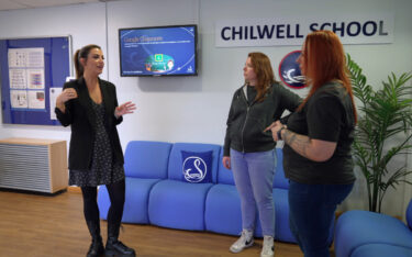 Neues Digital Signage-Netz der Chilwell School (Foto: TrilbyTV)