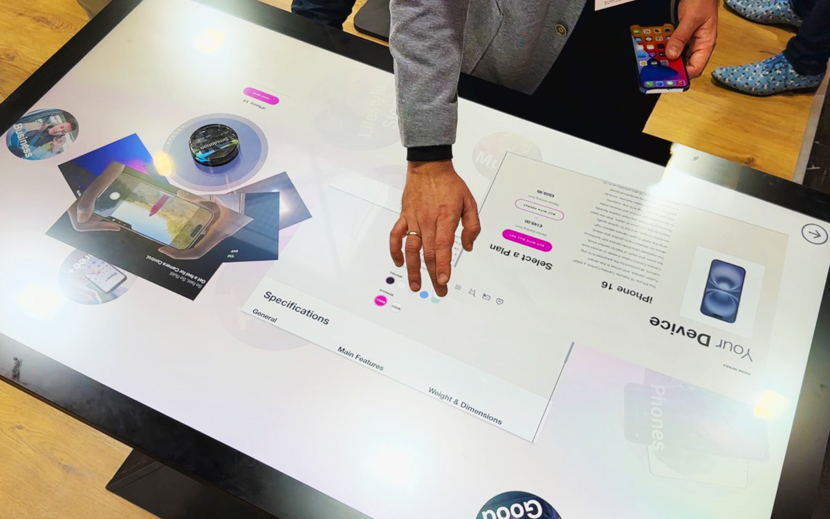 Der Mars Multitouch-Screen von Eyefactive als interaktiver Tisch (Foto: eyefactive)