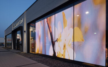 Neue transparente Mesh-LED bei Robert Ley in Mülheim-Kärlich (Foto: Bütema AH)