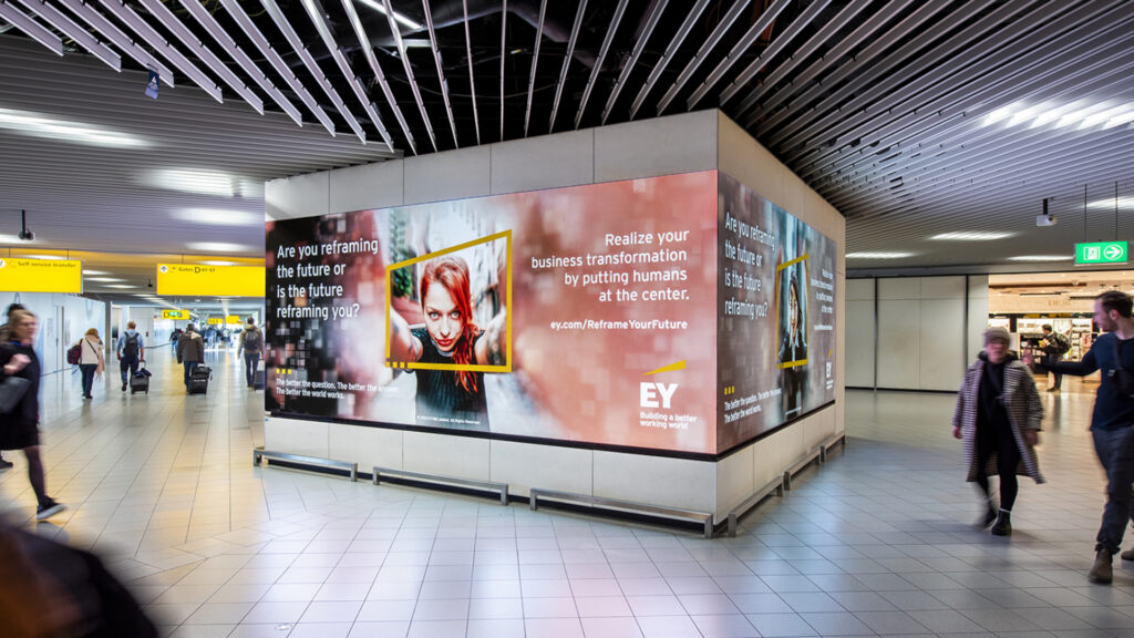 Schipol Media bietet nun pDooH am Flughafen AMS (Foto: Schipol)