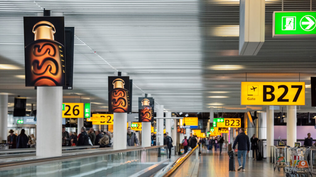 Schipol Media bietet nun pDooH am Flughafen AMS (Foto: Schipol)