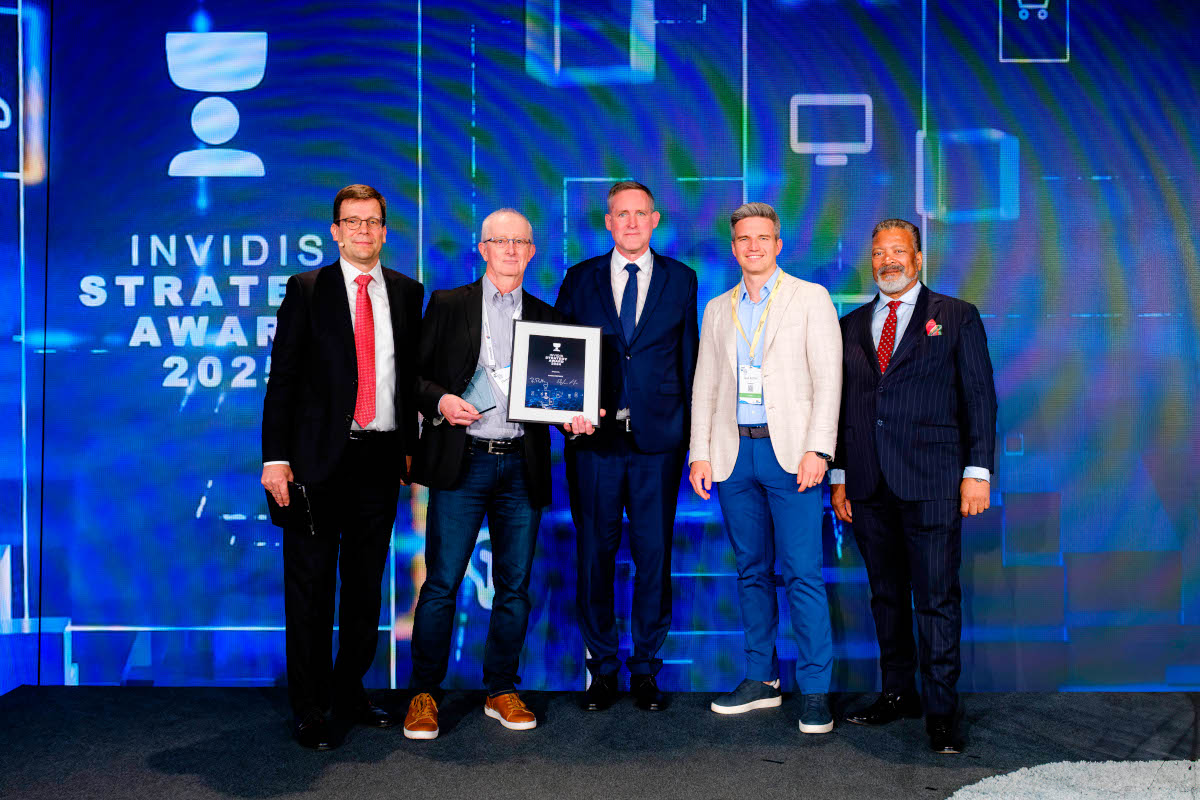Dave Haynes bekommt den Special Recognition Award. (Foto: invidis)