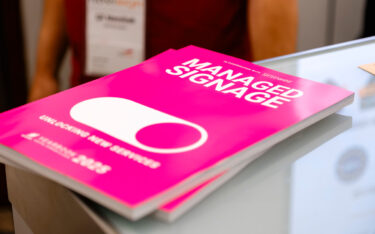 Das invidis Jahrbuch 2025 - in Deutsch und Englisch verfügbar (Foto: invidis)