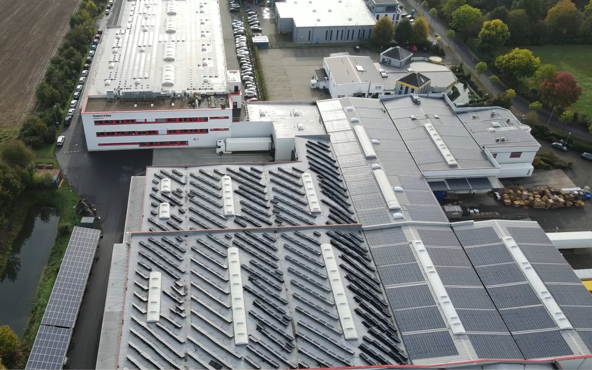 Die Logistikfläche von Siewert & Kau in Bergheim (Foto: Siewert & Kau/Screenshot)
