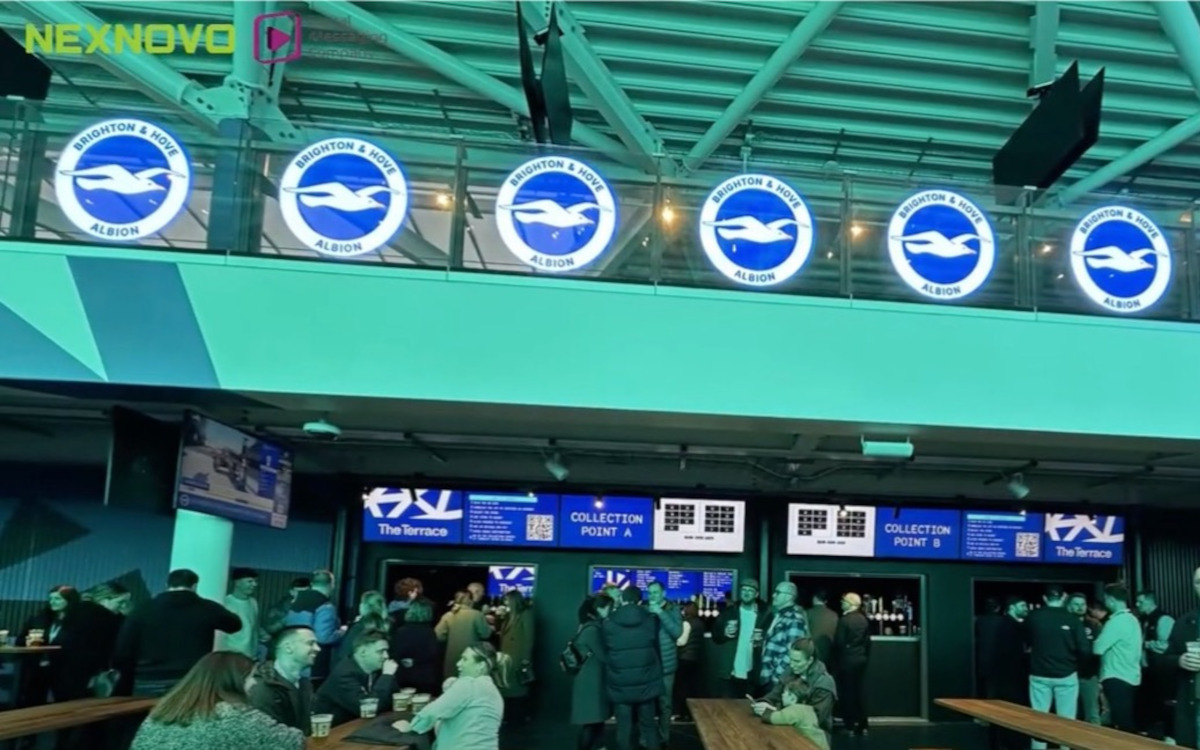LED-Glasbalustrade beim Fußballclub Brighton (Foto: NEXNOVO)