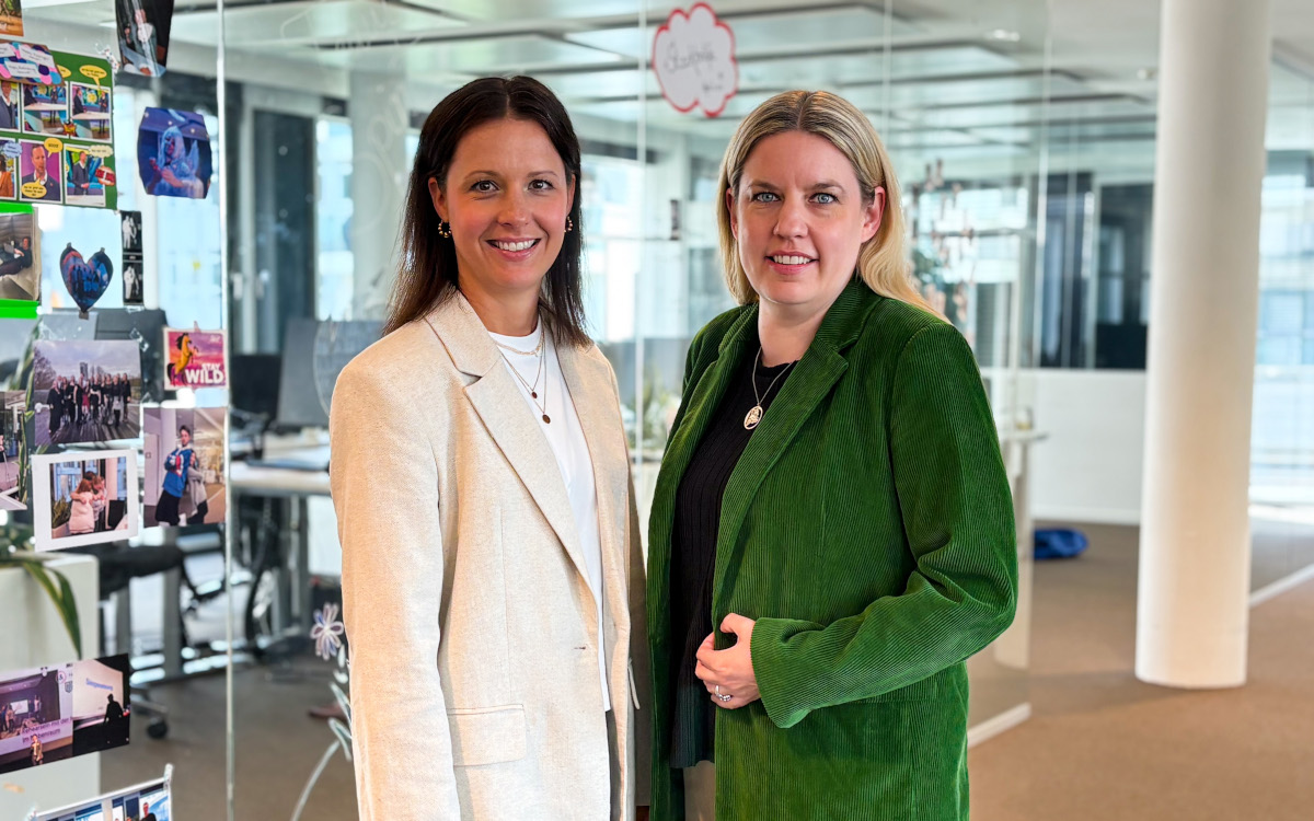 Lis Schuhmann (links) und Simona Riedel sind nun Teil der Geschäfsführung von Pilot Hamburg. (Foto: pilot)