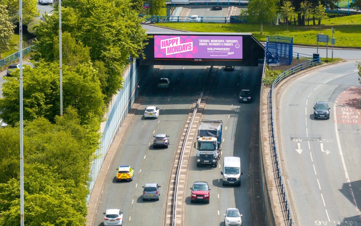 Der neue Salford Underpass Screen wurde von Wildstone gebaut und wird von 75 Media vermarktet. (Foto: Wildstone)