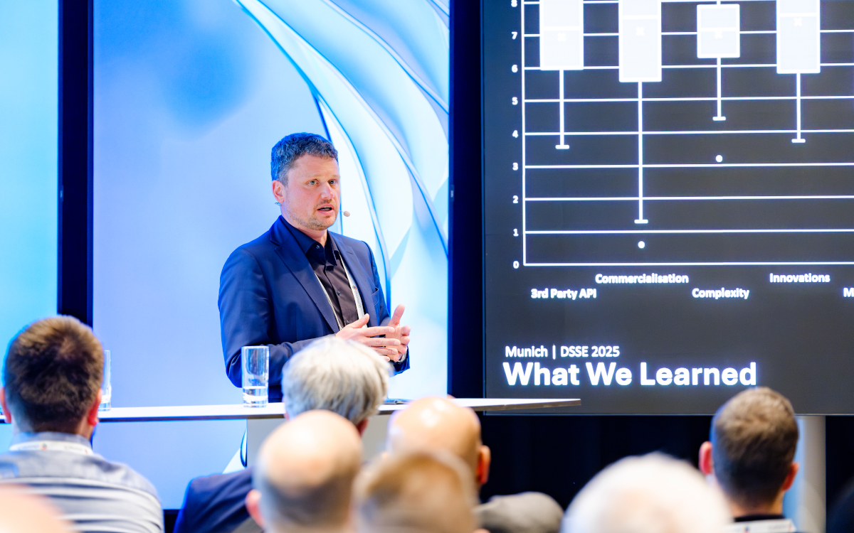 Marco Wassermann von invidis präsentiert im Webinar die neue Compass-Version. (Foto: invidis)