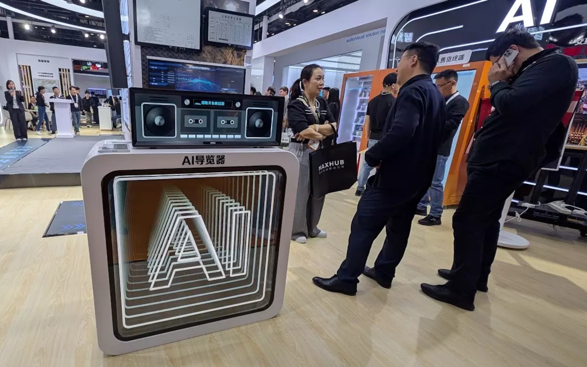 AI und Digital Signage - zwei neue Standards sollen die Verbindung stärken. (Foto: invidis)