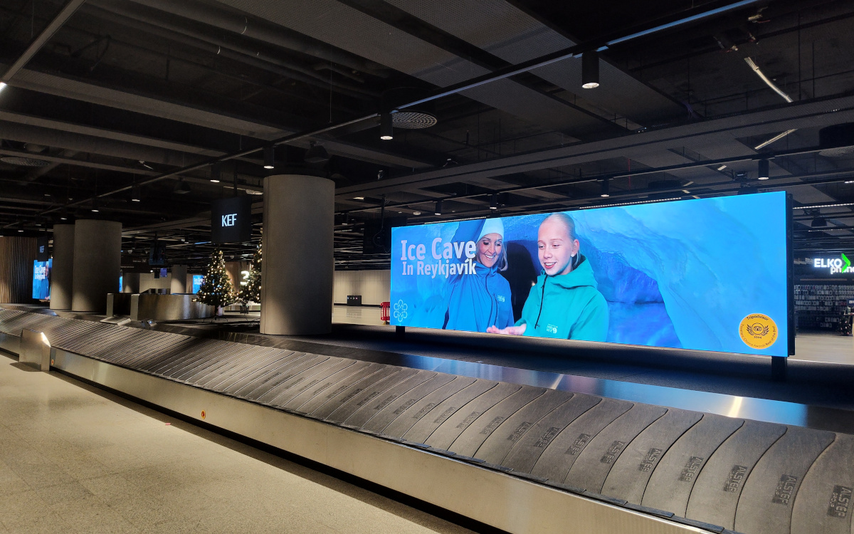 DooH am KEF Airport (Foto: ofar)