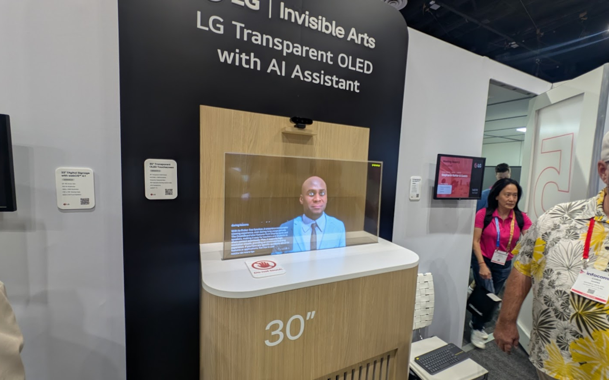 LGs AI-Avatar auf transparenter OLED (Foto: invidis)