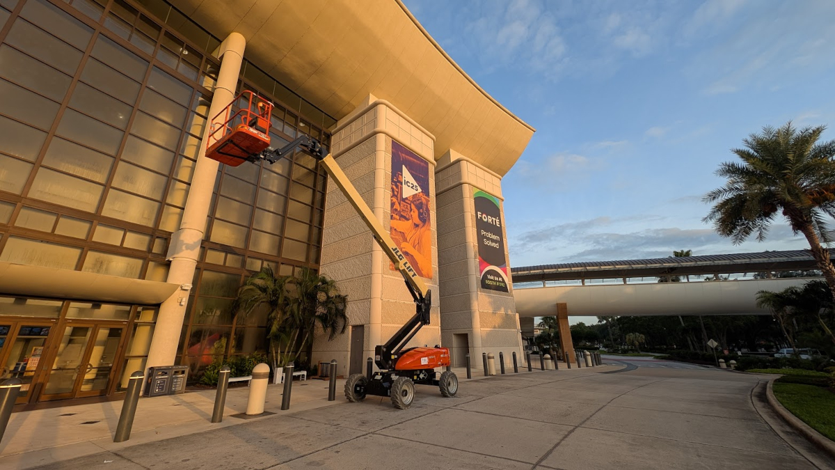 Das Convention Center in Orlando macht sich schick für die Infocomm 25 (Foto: invidis)