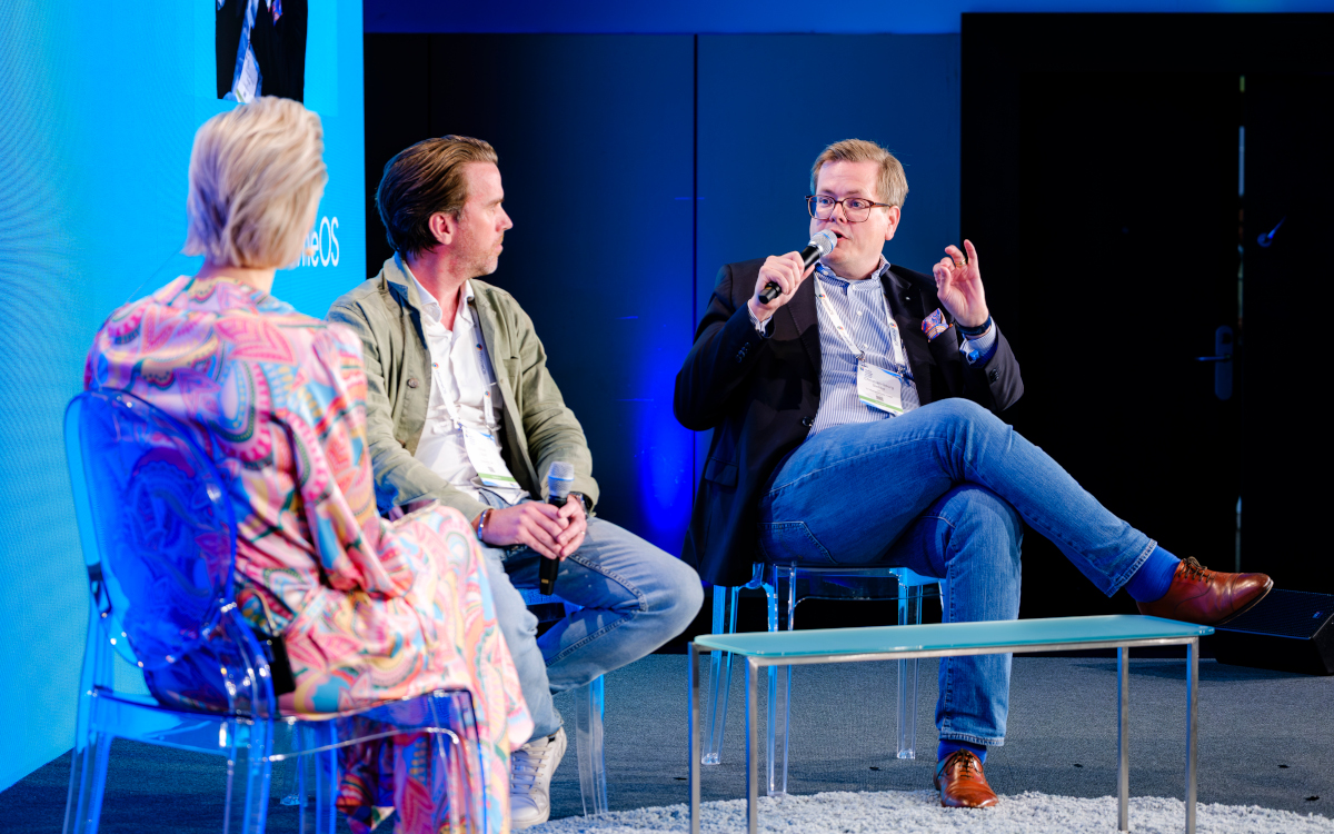 Das Data-Panel: Moderatorin Laila Hede Jensen mit Jonas Glad, Doohclick, und Christian-Georg Siebke, TV-Wartezimmer (Foto: invidis)