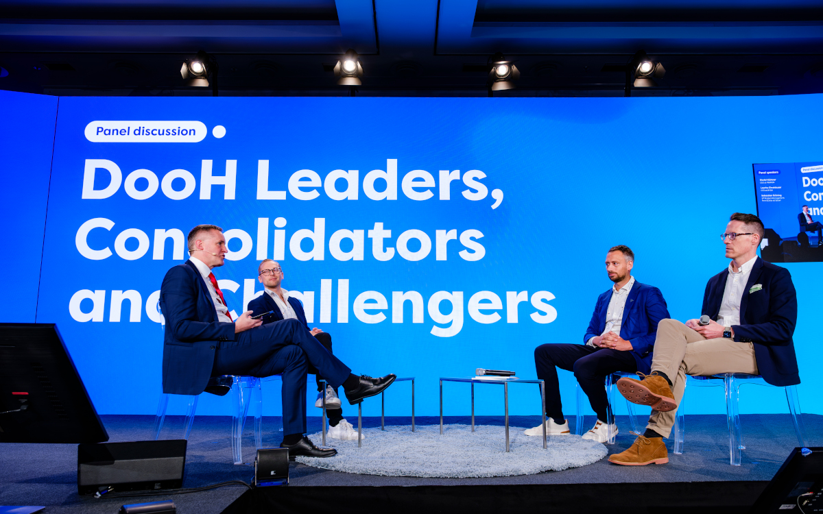 Das Leader-Panel (von links): Moderator Florian Rotberg, Dimitri Gärtner von Framen, Lauritz Elmshäuser von Hygh, Sebastian Kröning von Ströer (Foto: invidis)
