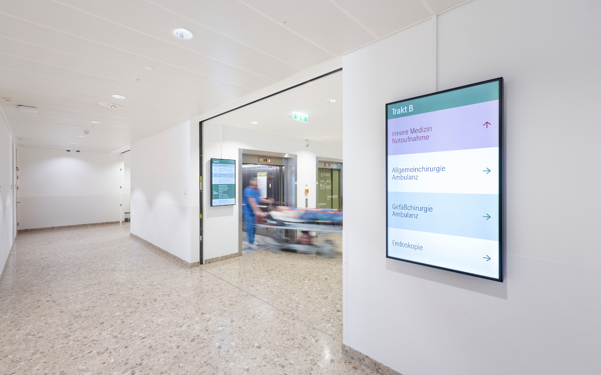 Digital Signage im Bezirkskrankenhaus St. Johann (Foto: Alex Gretter)