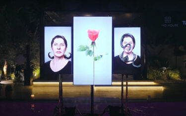 Art-Performance auf M-Cube-Screens (Foto: M-Cube)