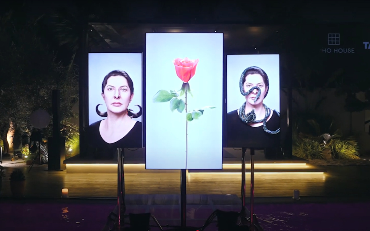 Art-Performance auf M-Cube-Screens (Foto: M-Cube)