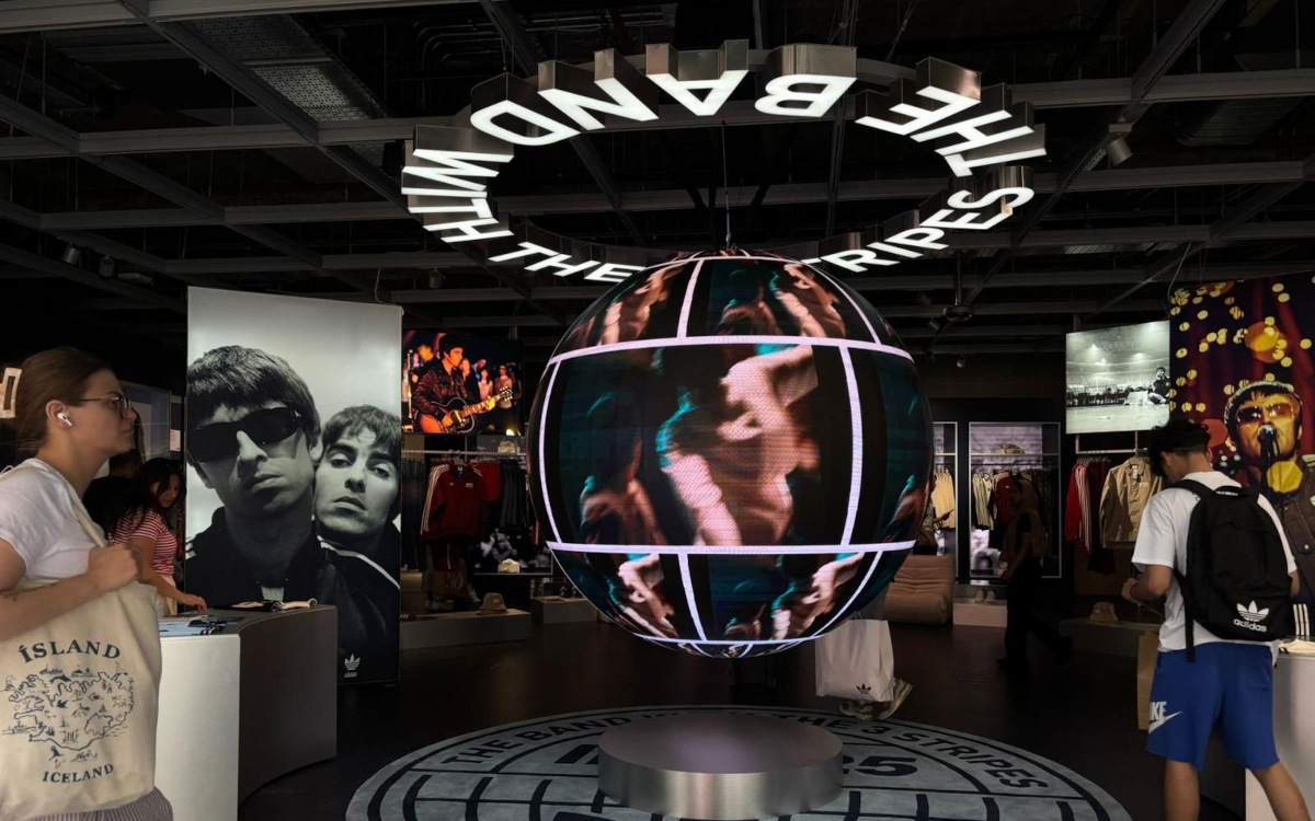 Adidas x Oasis-Kooperation im Londoner Flagshipstore (Foto: UNIFY VSN)