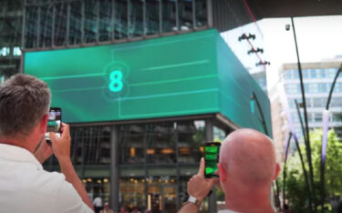 Am 2. Juli ging die neue LED-Wand am Potsdamer Platz live. (Foto: HYGH/Screenshot)