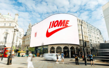 Nike gratuliert den Lionesses zum EM-Sieg. (Foto: Piccadilly Lights/Ocean)