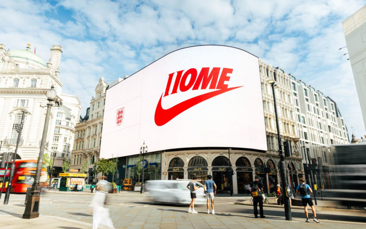 Nike gratuliert den Lionesses zum EM-Sieg. (Foto: Piccadilly Lights/Ocean)