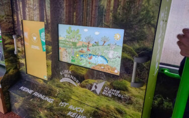 Displays im Klimawandelbus (Foto: Naturpark)