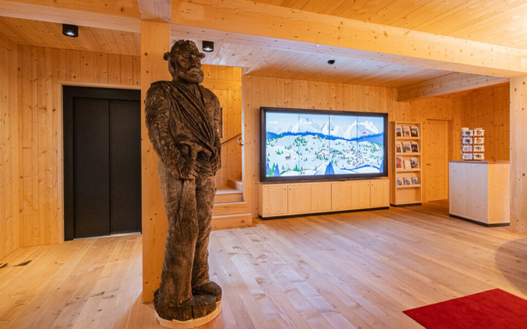 Die Multitouch-Wand steht den Touristen zur Erkundung der Region zur Verfügung. (Foto: eyefactive)