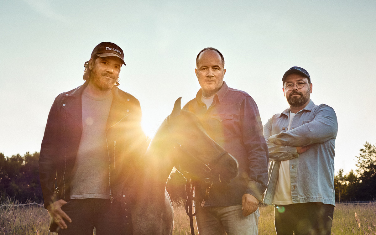 Von links nach rechts: Die beiden Gründer und Hauptgesellschafter von „The Ranch“ Jonas Keller und Constantin Sossidi sowie Moritz Weischer, CMO bei Weischer (Foto: THE RANCH/Cecil Arp)