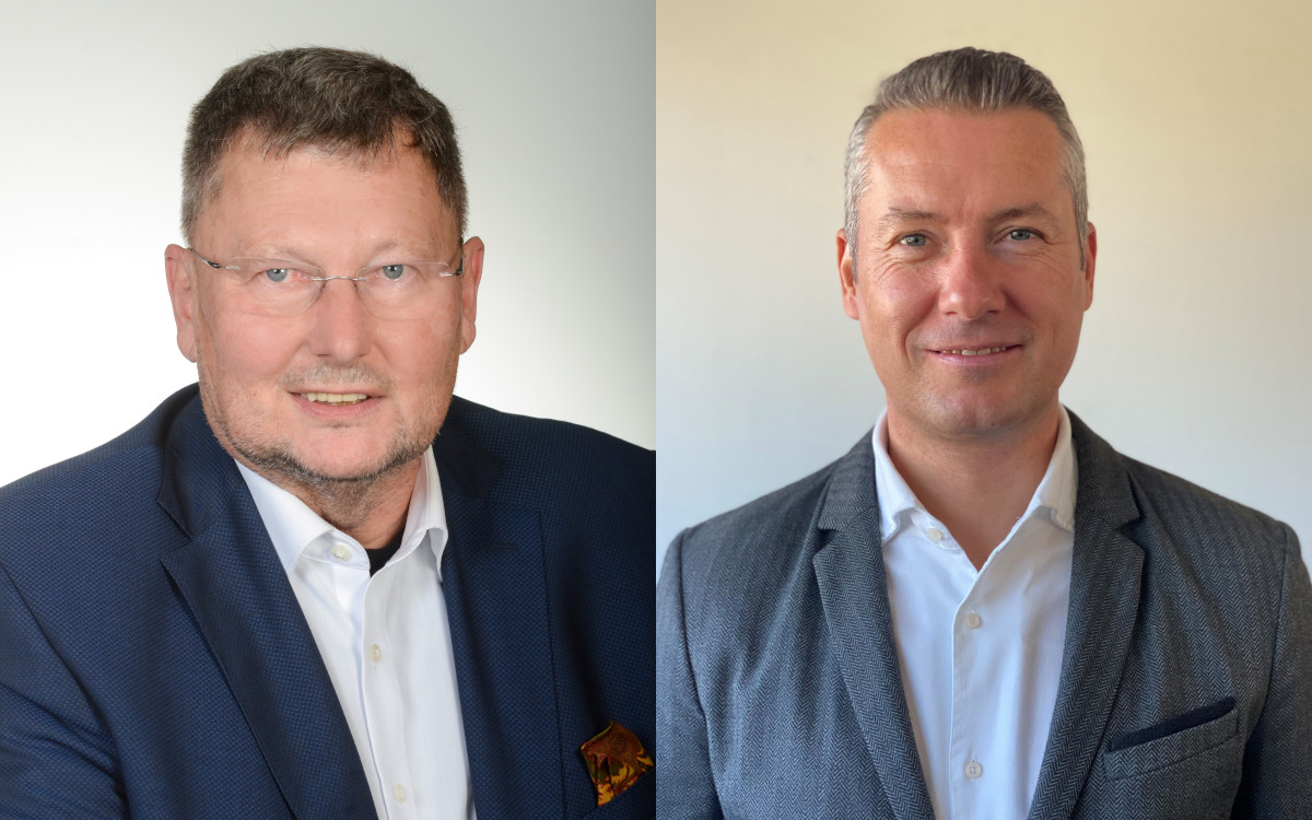 Als Sprecher der Berufsgruppe Ankündigungsunternehmen: Andreas Allerstorfer übergibt an Dominik Sobota. (Fotos: Foto Fischerlehner/Progresswerbung)