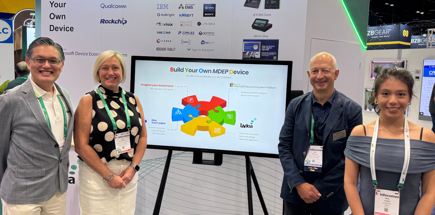 Von links: John C. Wank, CEO bei Iadea, Jane Hammersley und Jon Sidwick, die Co-Founder von Blue Touch Paper und Iris Wang von Iadea (Foto: Blue Touch Paper)