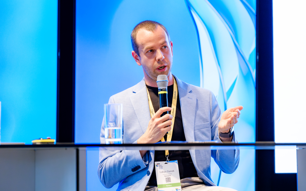 Lukas Danek, Mitgründer und CPO von SignageOS (Foto: invidis)