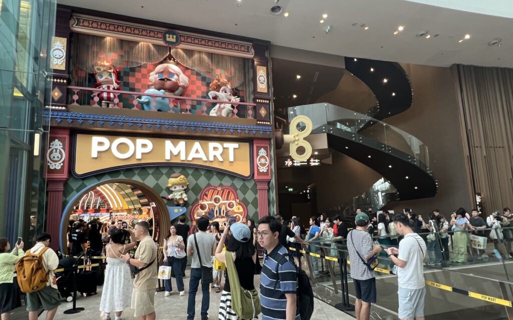 Der weltgrößte Pop Mart in Bangkok (Foto: invidis)