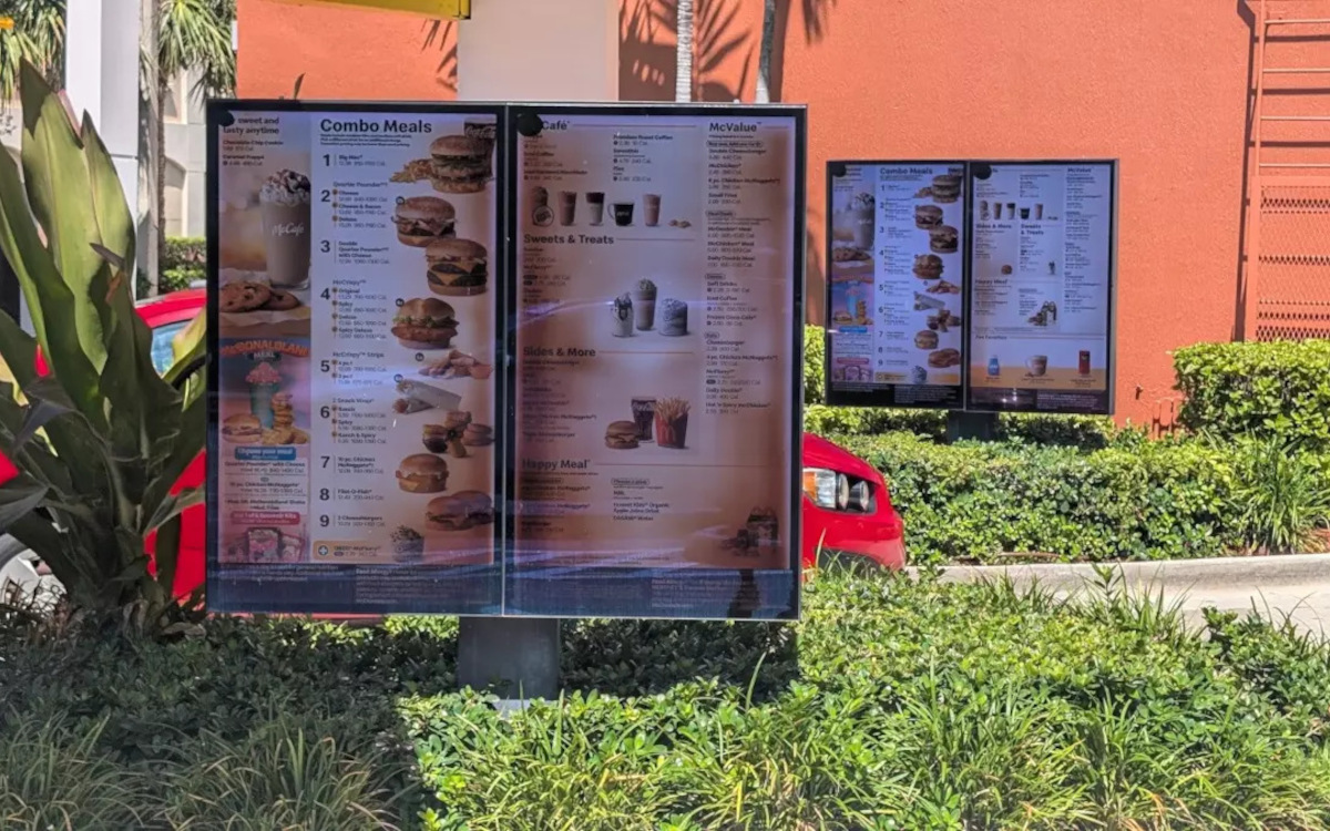 Too hot to handle - Signage in einem Drive-Thru in Florida (Foto: invidis)