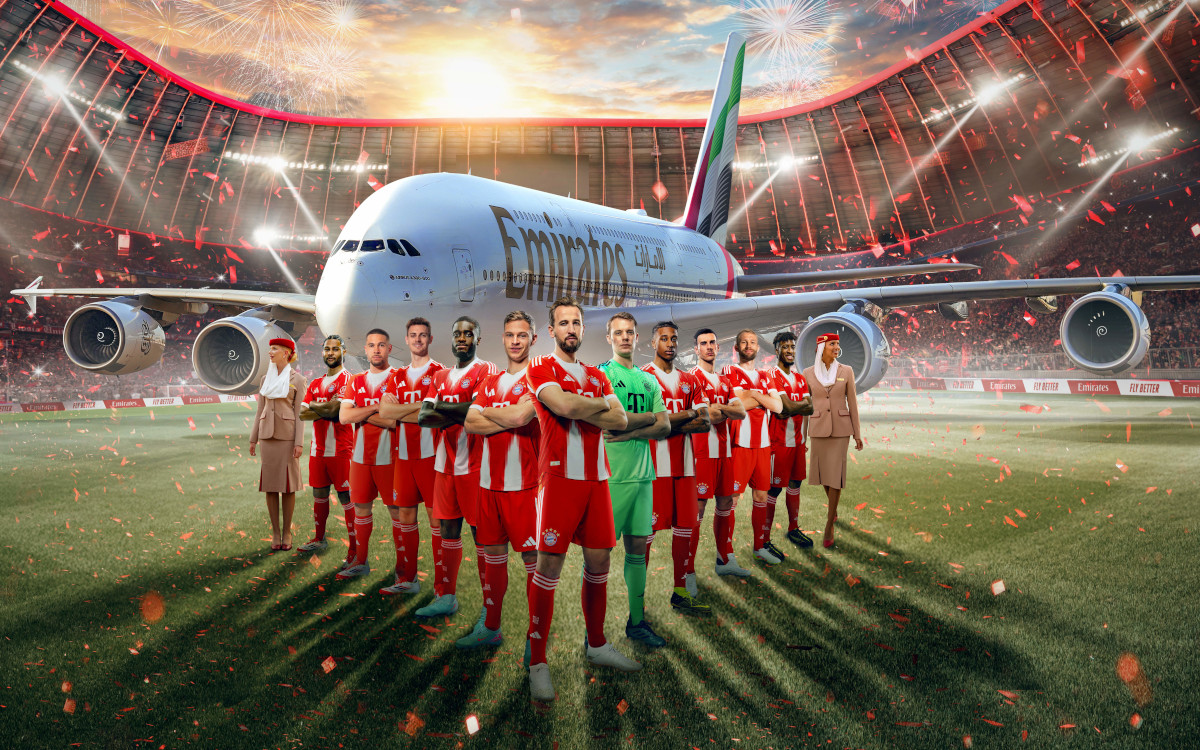 Emirates, der FC Bayern – und im Rücken die LED-Banden (Foto: Emirates)