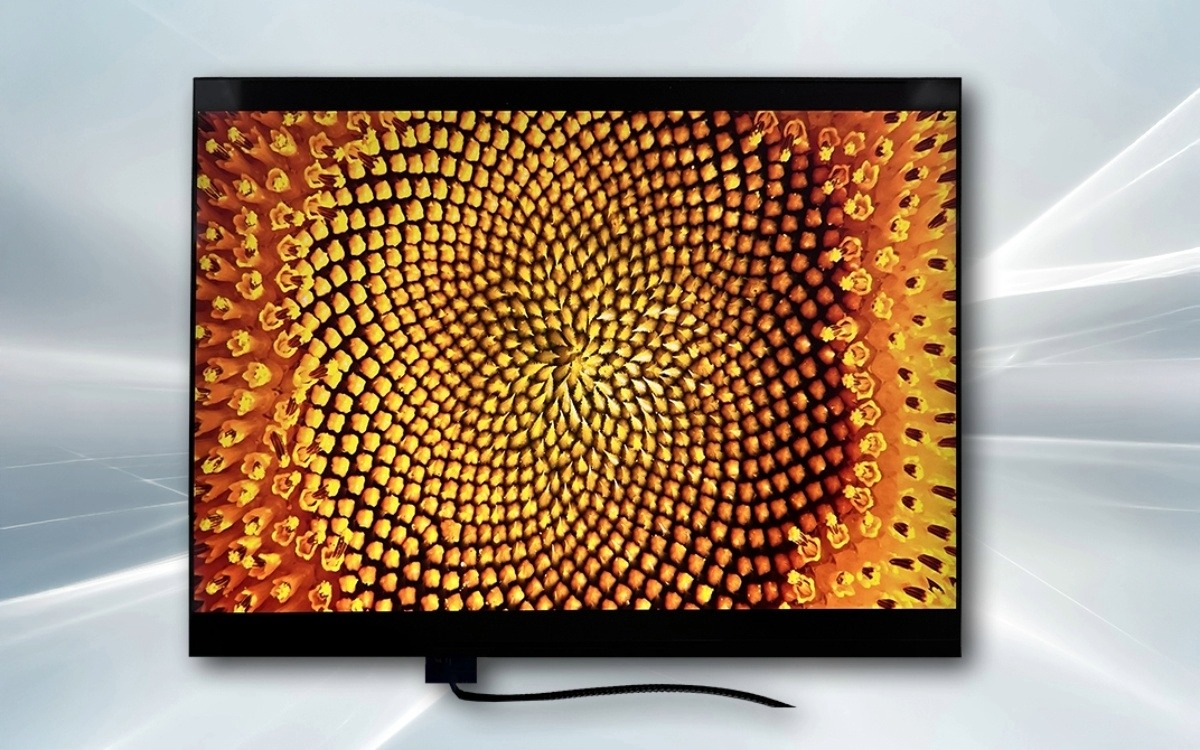 Display mit Neo-LED-Technologie (Foto: HY-LINE)