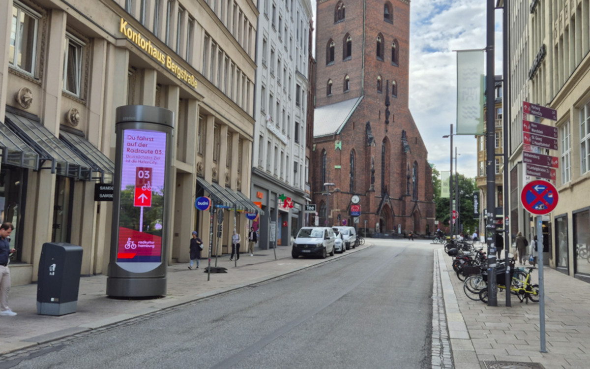 Rad-Daten auf DooH-Säule in Hamburg (Foto: Ströer)