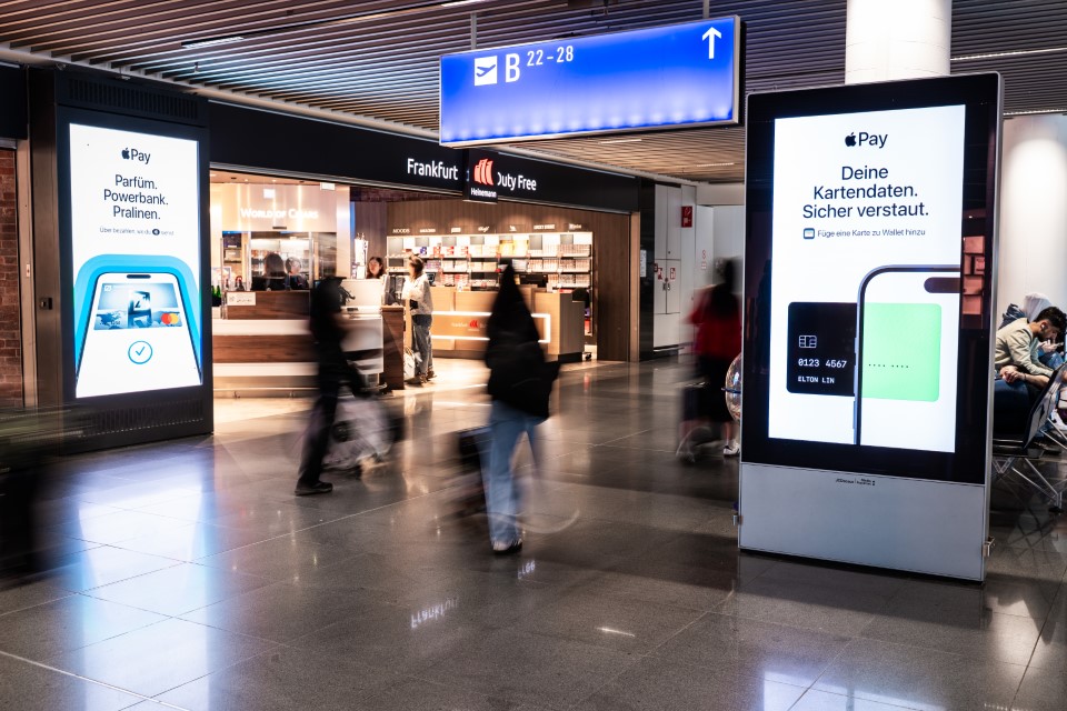 Apple-Pay-Kampagne am Flughafen Frankfurt (Foto: Media Frankfurt)