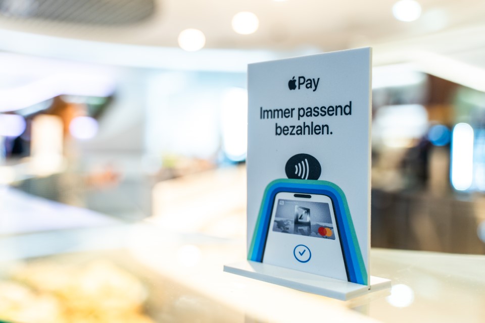 Apple-Pay-Kampagne am Flughafen Frankfurt (Foto: Media Frankfurt)