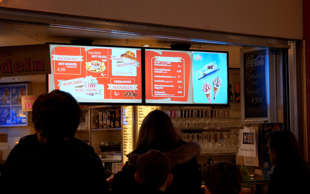 Bütemas Content-Agentur kümmert sich unter anderem um die Menü-Boards im Circus Krone. (Foto: Bütema)