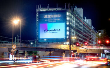 Aus Samsung-LEDs gebaut: die neue DooH-Fläche der Lanxess Arena in Köln (Foto: pilot Screentime)