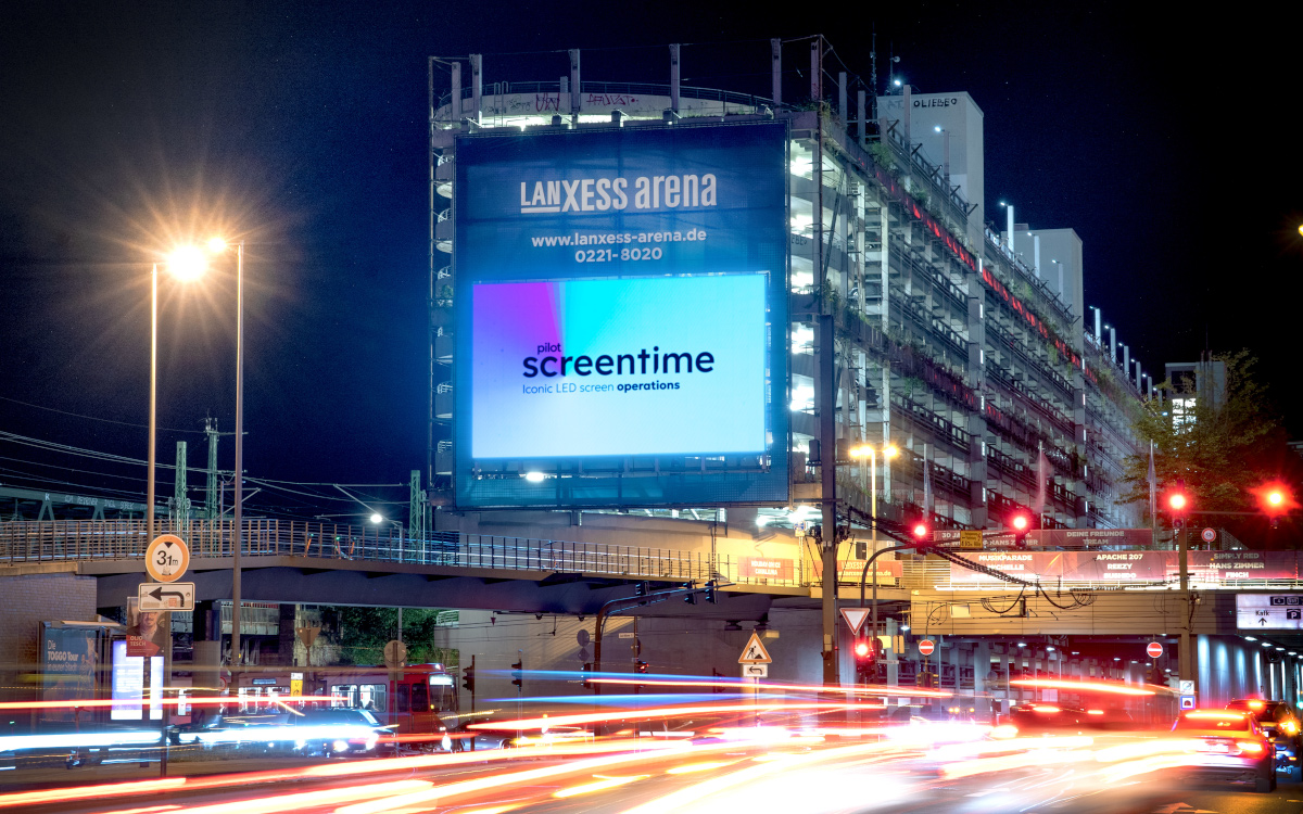 Aus Samsung-LEDs gebaut: die neue DooH-Fläche der Lanxess Arena in Köln (Foto: pilot Screentime)