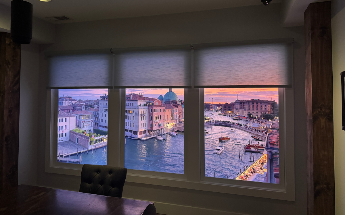 Liquidview-"Fenster" im Wohnzimmer (Foto: Sony)