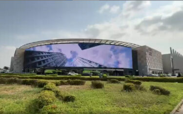 Neue LED-Fassade an der Stars Avenue Mall in Jeddah (Foto: PIXCOM/Screenshot)