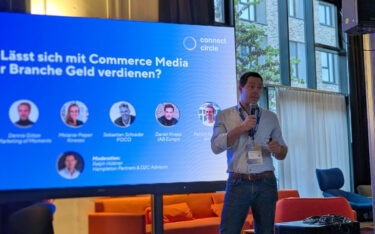 Ralph Hübner von Hampleton Partners & D2C Advisors moderierte das Einstiegs-Panel. (Foto: invidis)